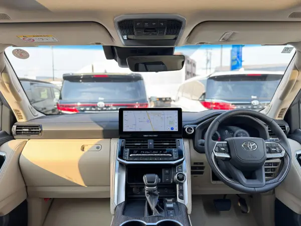 2025 Toyota Landrcuiser 300 — photo 7 | Tuminion Kenya