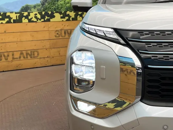 2024 Mitsubishi Outlander — photo 8 | Tuminion Kenya