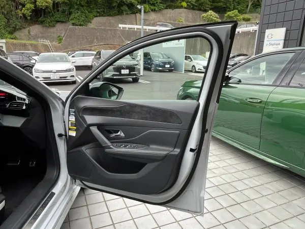 2023 Peugeot 308 — photo 8 | Tuminion Kenya