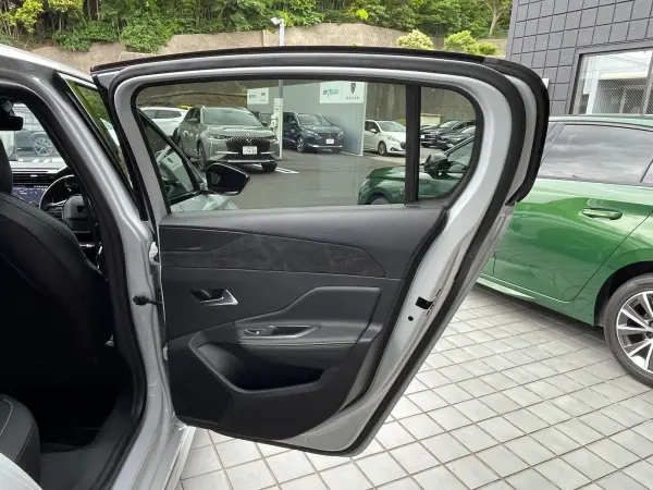 2023 Peugeot 308 — photo 9 | Tuminion Kenya
