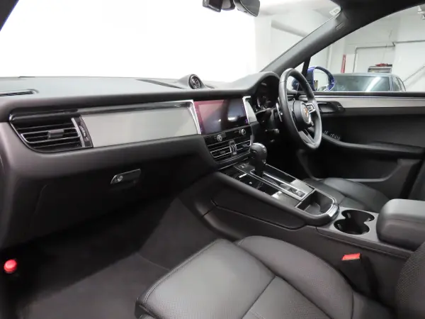 2024 Porsche Macan — photo 8 | Tuminion Kenya