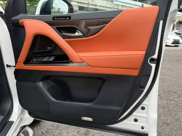 2023 Lexus Lx — photo 7 | Tuminion Kenya