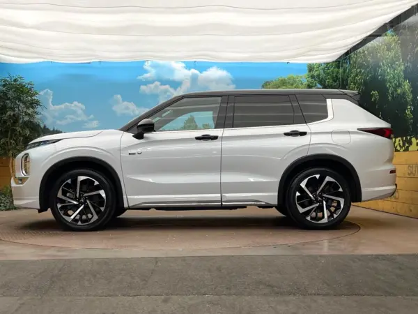 2023 Mitsubishi Outlander — photo 3 | Tuminion Kenya