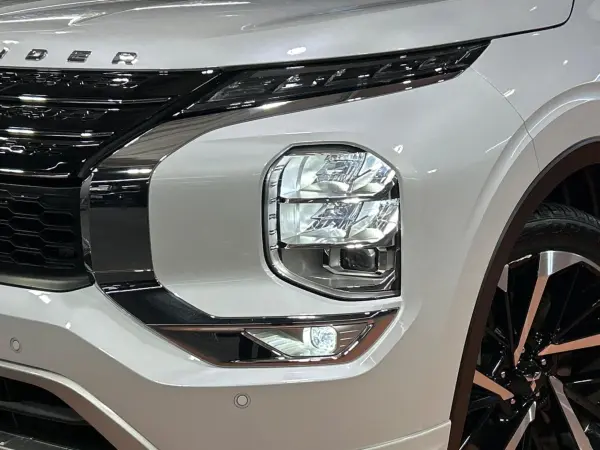 2022 Mitsubishi Outlander — photo 8 | Tuminion Kenya