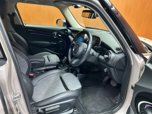2021 Mini Cooper — photo 3 | Tuminion Kenya