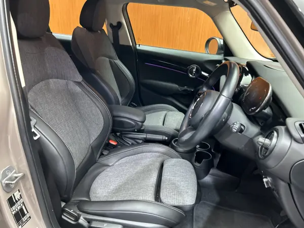 2021 Mini Cooper — photo 7 | Tuminion Kenya