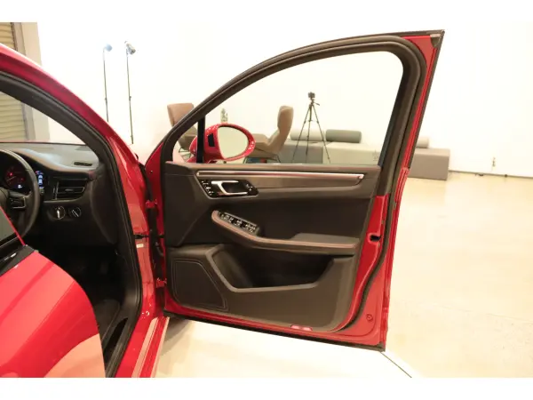 2023 Porsche Macan — photo 8 | Tuminion Kenya