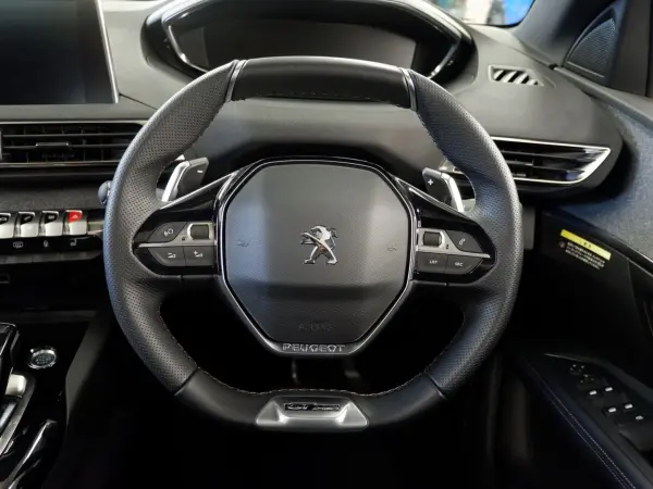 2020 Peugeot 5008 — photo 8 | Tuminion Kenya