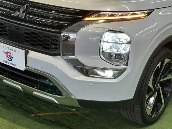 2022 Mitsubishi Outlander — photo 9 | Tuminion Kenya