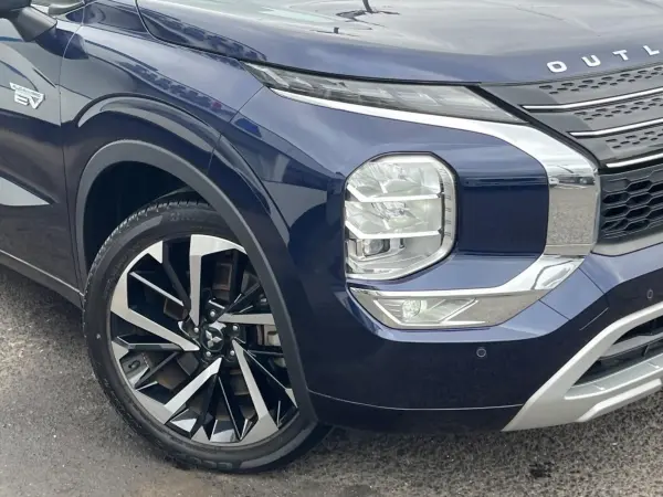 2022 Mitsubishi Outlander — photo 8 | Tuminion Kenya