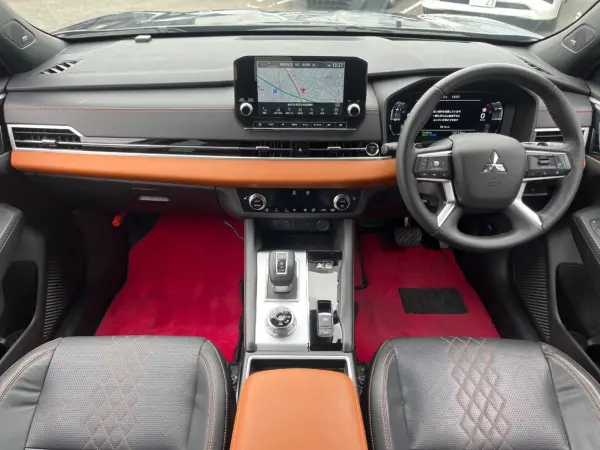 2022 Mitsubishi Outlander — photo 2 | Tuminion Kenya