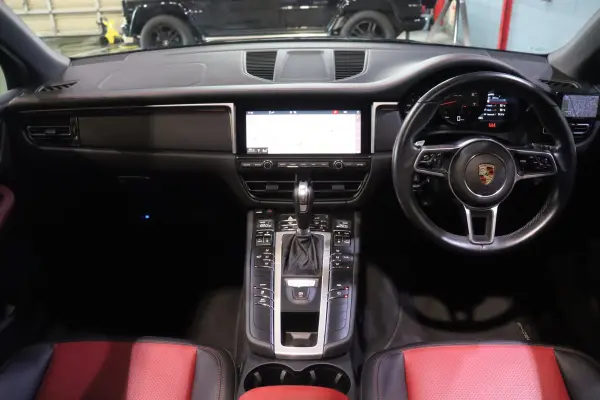 2020 Porsche Macan — photo 3 | Tuminion Kenya