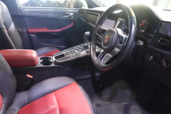 2020 Porsche Macan — photo 8 | Tuminion Kenya