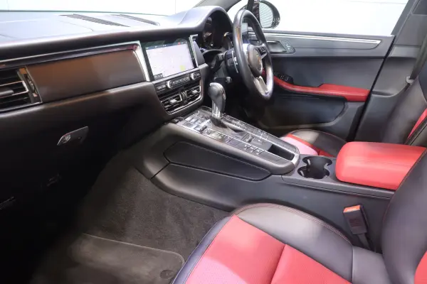 2020 Porsche Macan — photo 9 | Tuminion Kenya