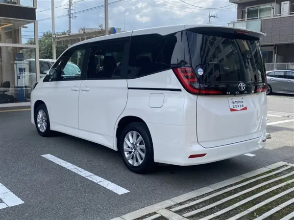 2023 Toyota Noah — photo 2 | Tuminion Kenya