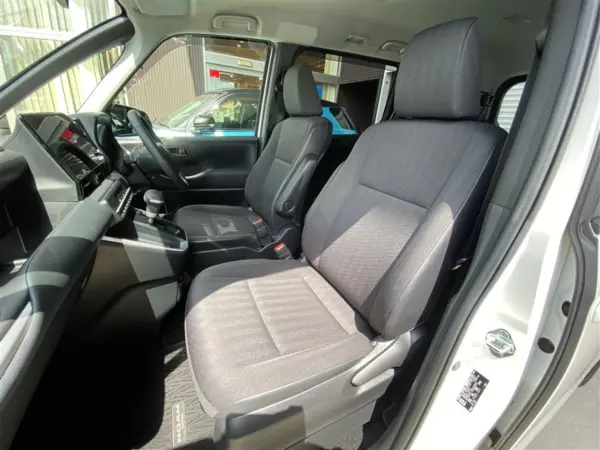 2023 Toyota Noah — photo 8 | Tuminion Kenya