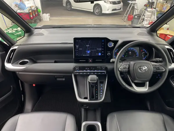 2023 Toyota Noah — photo 2 | Tuminion Kenya