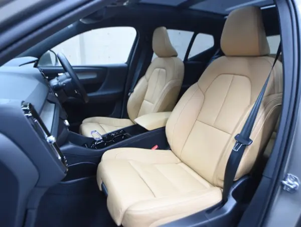 2021 Volvo Xc40 — photo 8 | Tuminion Kenya