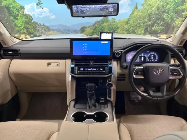 2025 Toyota Landrcuiser 300 — photo 2 | Tuminion Kenya