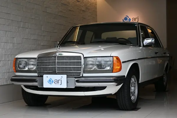 Mercedes-Benz Medium Class W123 280E 2-Owner / Non-Smoking / Blue Fabric / Half Race Cover / Left-Hand Drive / Genuine Alloy (Classic White)