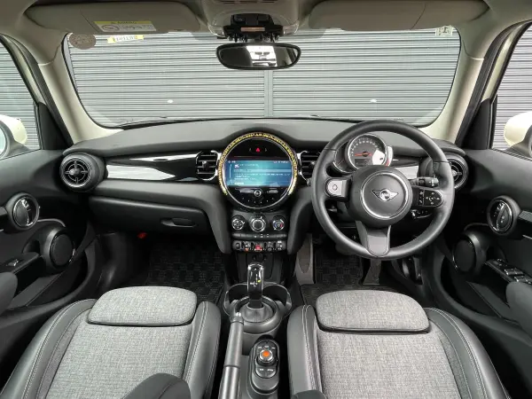 2022 Mini Cooper — photo 2 | Tuminion Kenya