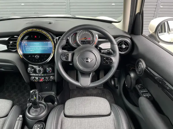 2022 Mini Cooper — photo 3 | Tuminion Kenya