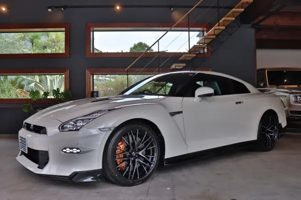 2025 Nissan Gt-r — photo 1