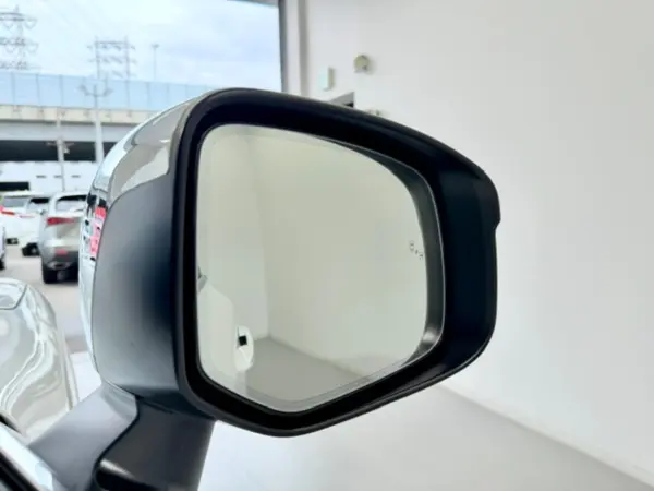 2025 Toyota Landrcuiser 300 — photo 9 | Tuminion Kenya