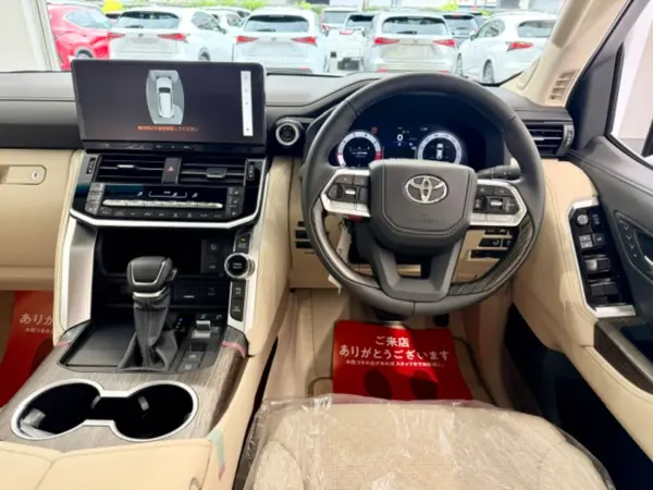 2025 Toyota Landrcuiser 300 — photo 2 | Tuminion Kenya