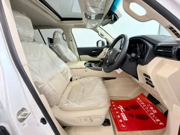 2025 Toyota Landrcuiser 300 — photo 7 | Tuminion Kenya