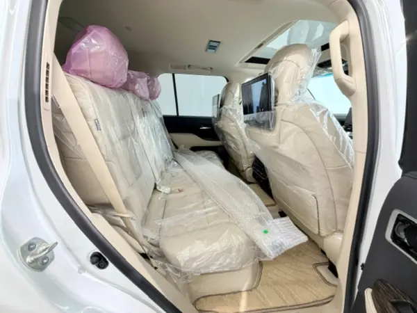 2025 Toyota Landrcuiser 300 — photo 8 | Tuminion Kenya