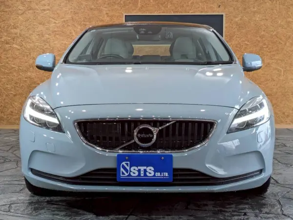 2017 Volvo V40 — photo 2 | Tuminion Kenya