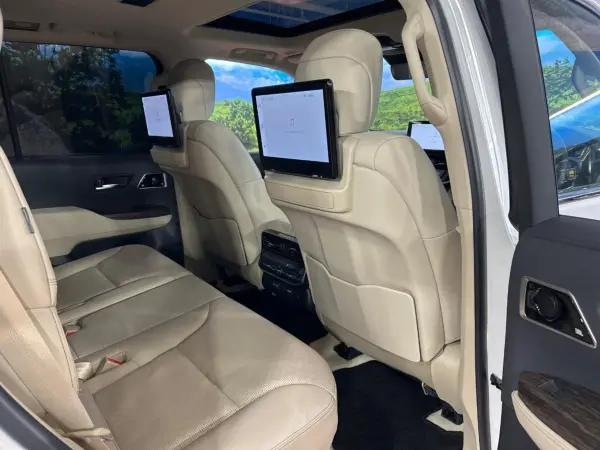 2025 Toyota Landrcuiser 300 — photo 7 | Tuminion Kenya