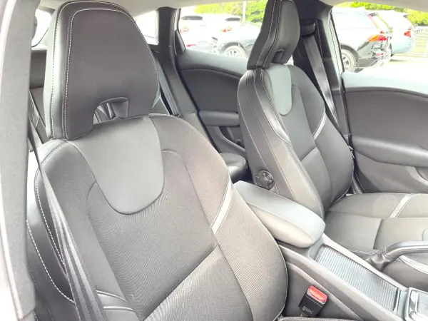 2018 Volvo V40 — photo 8 | Tuminion Kenya