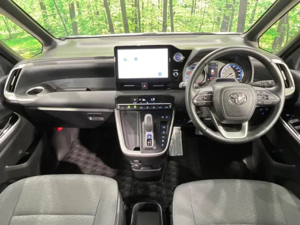 2022 Toyota Noah — photo 2 | Tuminion Kenya