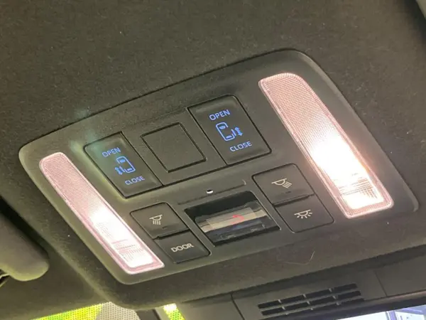 2022 Toyota Noah — photo 3 | Tuminion Kenya