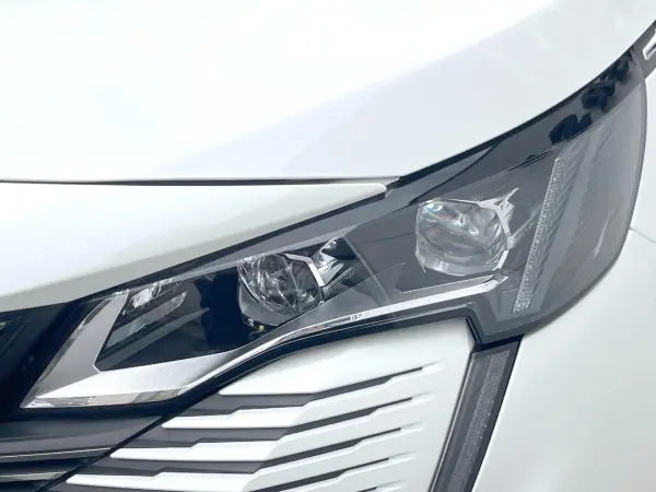 2021 Peugeot 5008 — photo 8 | Tuminion Kenya