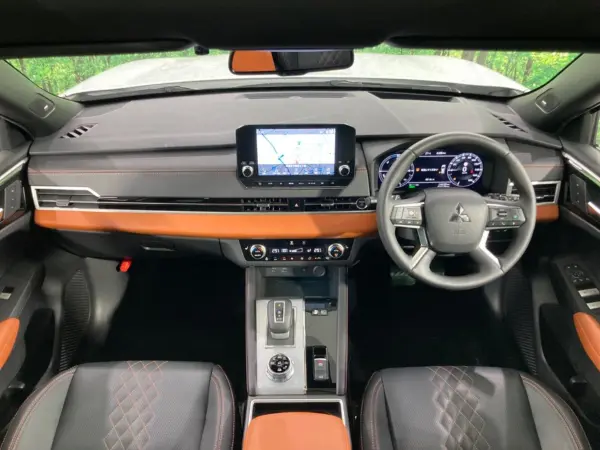 2022 Mitsubishi Outlander — photo 2 | Tuminion Kenya