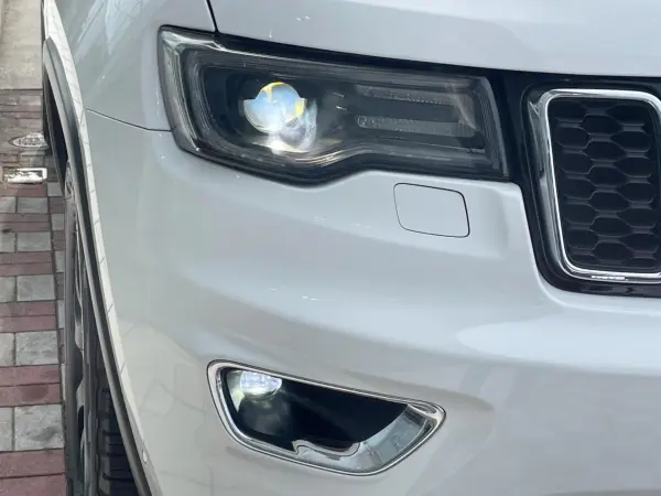 2018 Jeep Grand Cherokee — photo 8 | Tuminion Kenya
