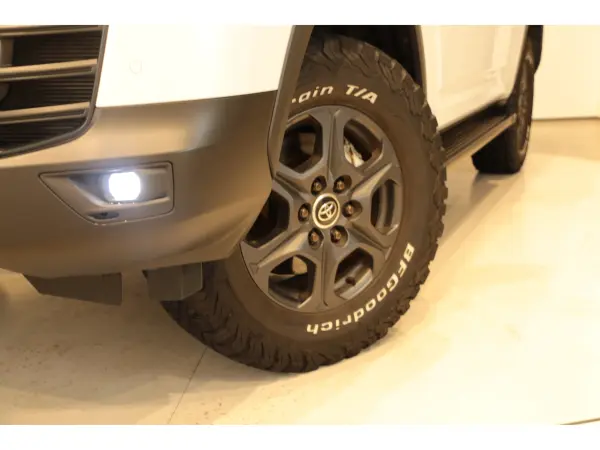 2023 Toyota Landrcuiser 300 — photo 3 | Tuminion Kenya