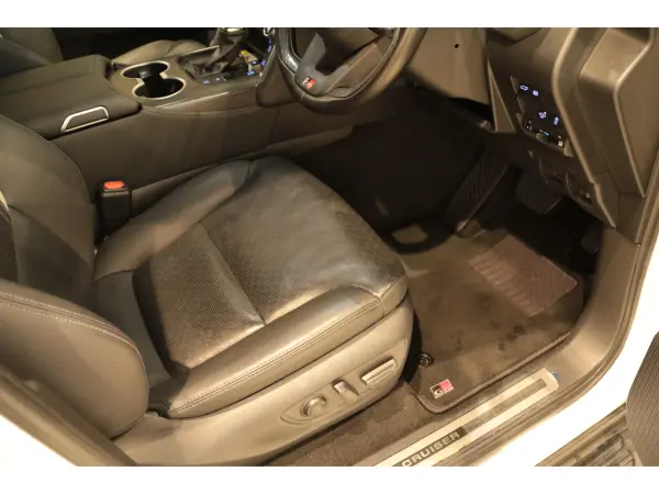 2023 Toyota Landrcuiser 300 — photo 9 | Tuminion Kenya