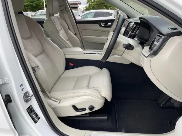 2018 Volvo Xc60 — photo 7 | Tuminion Kenya