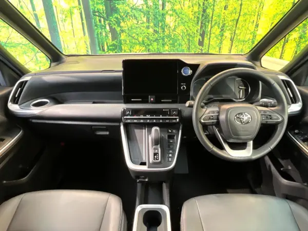 2023 Toyota Noah — photo 2 | Tuminion Kenya