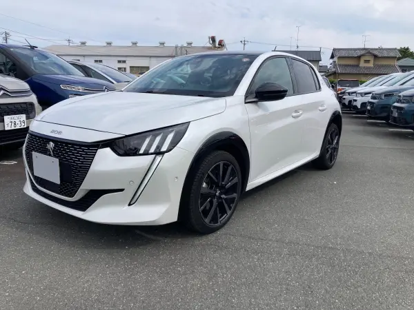 Peugeot 208 GT ETC Drive Recorder ACC Apple CarPlay & Android Auto Compatible Genuine 17-inch Tires LED Headlights (Pearl White) — 2021, 11,000km, for sale in Kenya