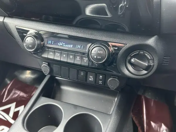 2022 Toyota Hilux — photo 8 | Tuminion Kenya