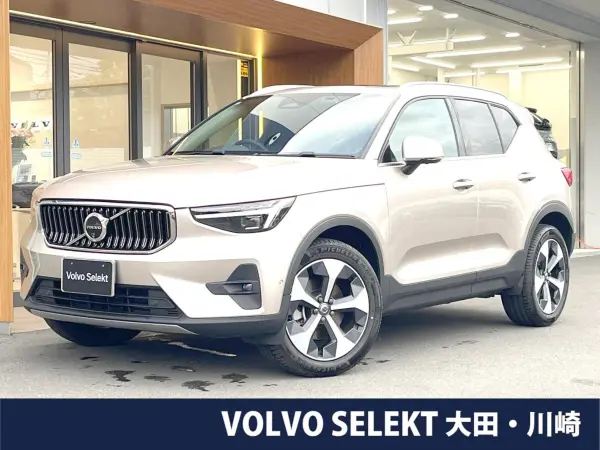 2023 Volvo Xc40 — photo 1