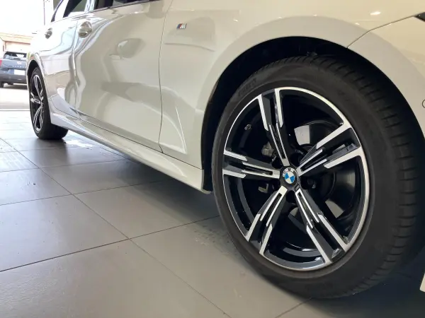 2025 Bmw 3 Series — photo 9 | Tuminion Kenya