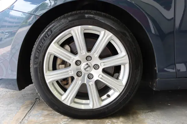 2019 Volvo V40 — photo 9 | Tuminion Kenya