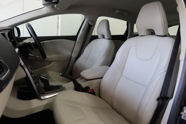 2019 Volvo V40 — photo 3 | Tuminion Kenya
