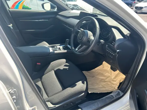 2025 Mazda 3 Fastback — photo 8 | Tuminion Kenya
